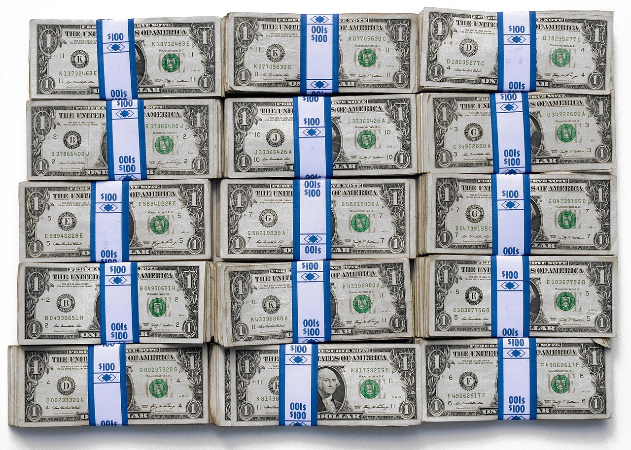 Money, cash, dollars — Characteristics of a good Forex trading broker!!