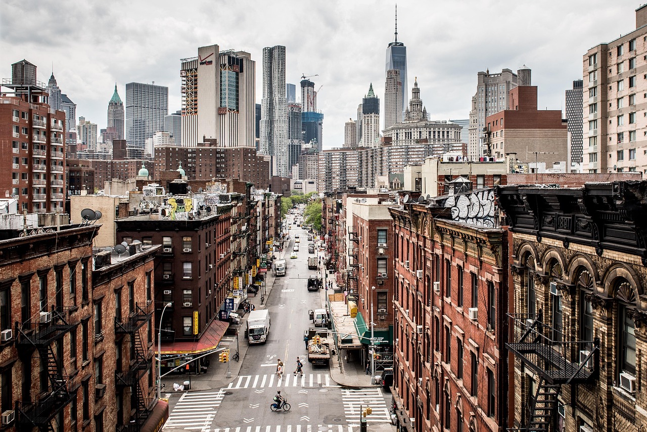 Usa, manhattan, contrasts — First, learn and then earn in binary options
