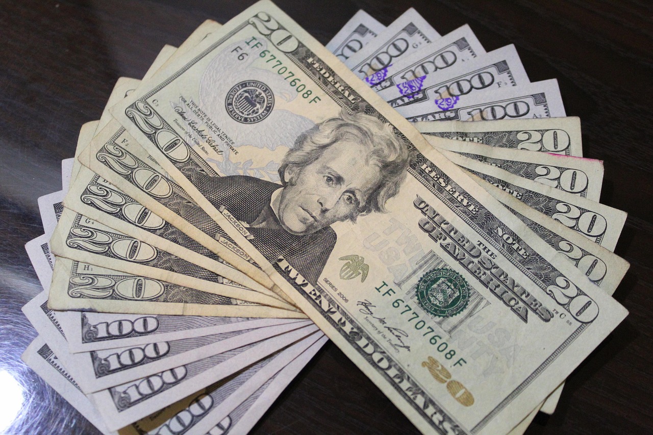 What attributes make bitcoin better than other currencies?