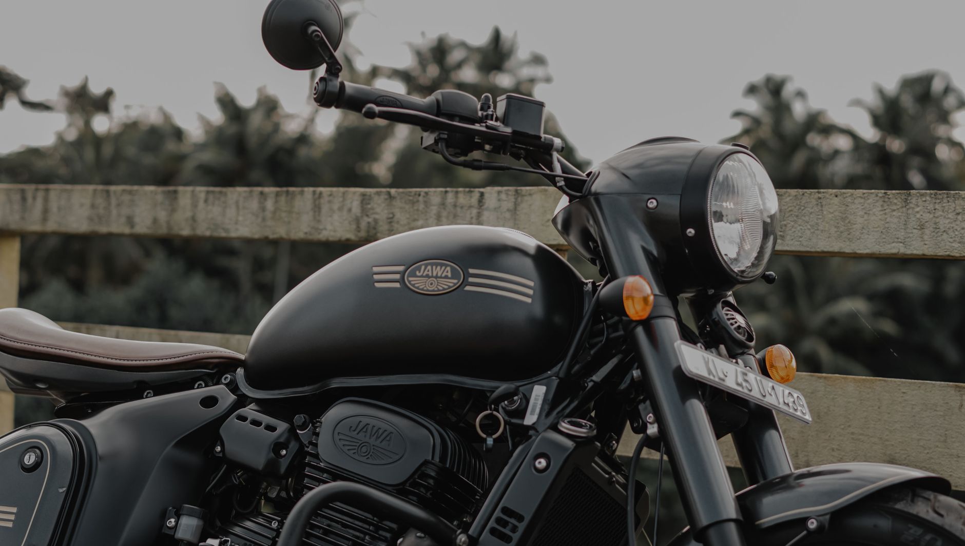 Jawa 42 All Stars: Best Deals on Amazon and Flipkart